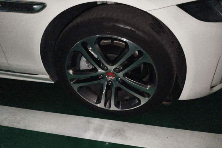 Used Jaguar XEL 2024 2.0T 250 PS R-DYNAMIC S Advanced Sport Edition Right Front Wheel Hub