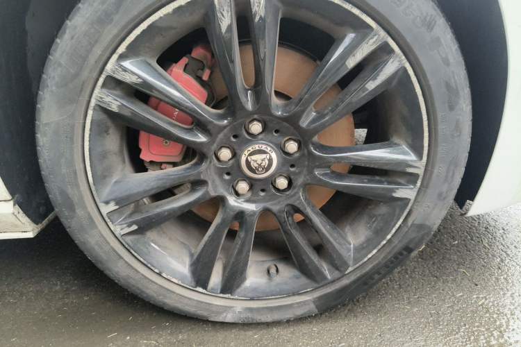Used Jaguar XEL 2024 2.0T 250 PS R-DYNAMIC S Ebony Black Sport Edition Right Front Wheel Hub