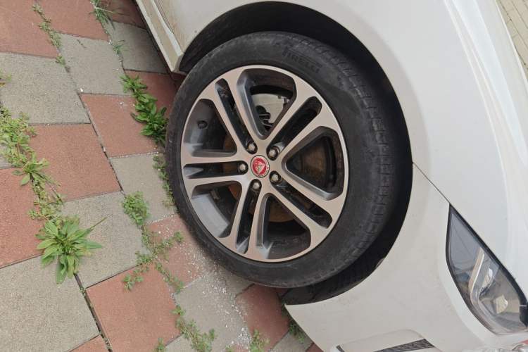 Used Jaguar XEL 2024 2.0T 250 PS R-DYNAMIC S Advanced Sport Edition Right Front Wheel Hub