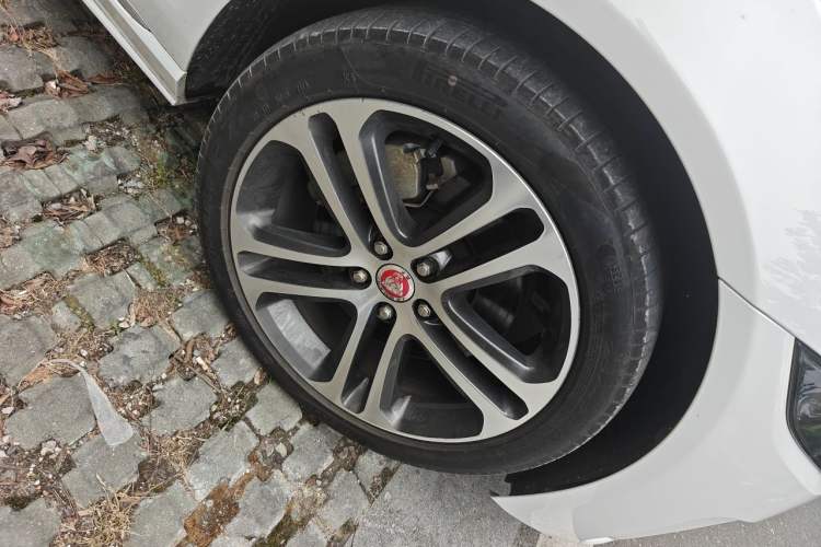 Used Jaguar XEL 2024 2.0T 250 PS R-DYNAMIC S Advanced Sport Edition Right Front Wheel Hub