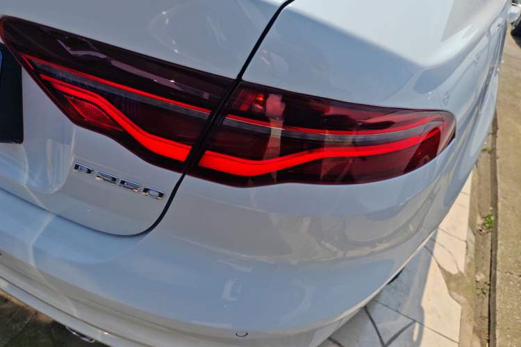Used Jaguar XEL 2024 2.0T 250 PS R-DYNAMIC S Advanced Sport Edition Right Rear Taillight