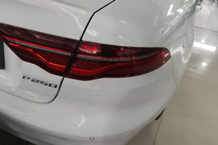 Used Jaguar XEL 2024 2.0T 250 PS R-DYNAMIC S Advanced Sport Edition Right Rear Taillight