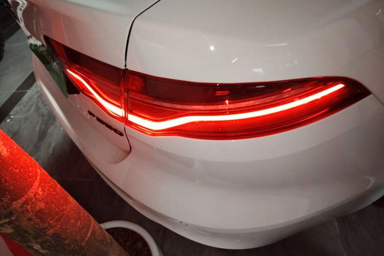 Used Jaguar XEL 2024 2.0T 250 PS R-DYNAMIC S Ebony Black Sport Edition Right Rear Taillight