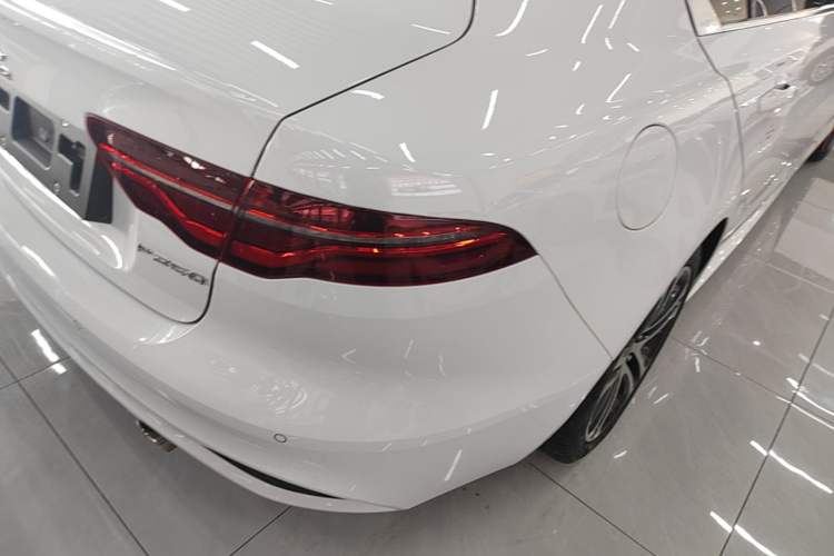 Used Jaguar XEL 2024 2.0T 250 PS R-DYNAMIC S Advanced Sport Edition Right Rear Taillight