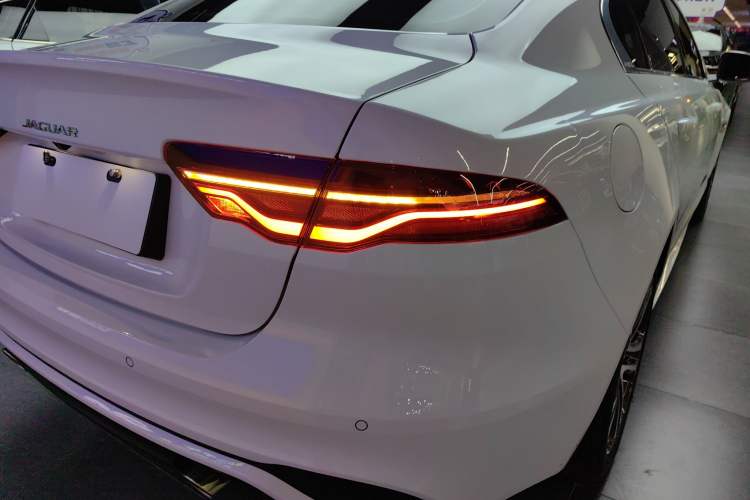 Used Jaguar XEL 2024 2.0T 250 PS R-DYNAMIC S Advanced Sport Edition Right Rear Taillight