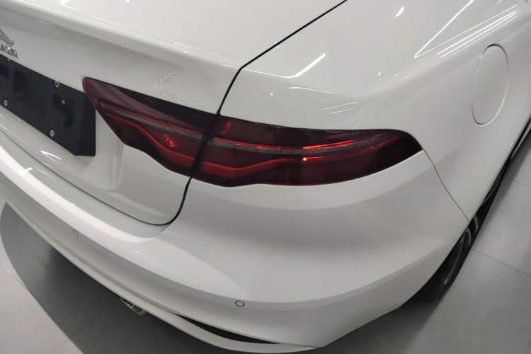 Used Jaguar XEL 2024 2.0T 250 PS R-DYNAMIC S Advanced Sport Edition Right Rear Taillight