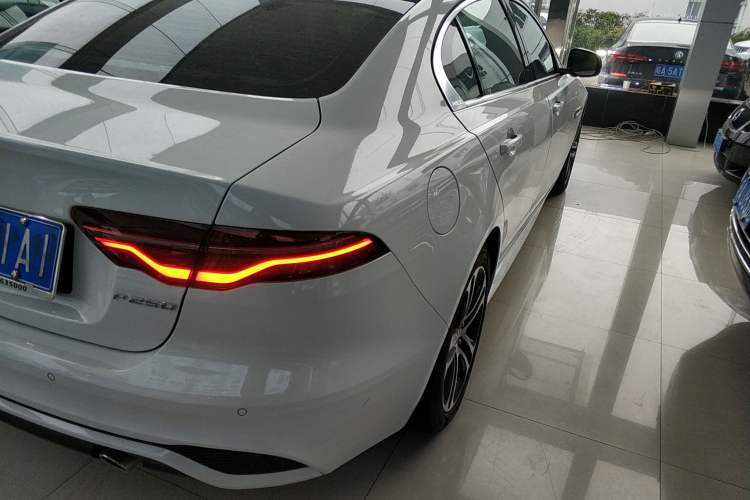 Used Jaguar XEL 2024 2.0T 250 PS R-DYNAMIC S Advanced Sport Edition Right Rear Taillight