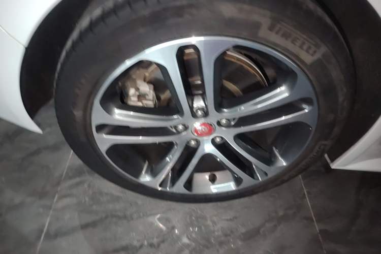 Used Jaguar XEL 2024 2.0T 250 PS R-DYNAMIC S Advanced Sport Edition Right Rear Wheel Hub