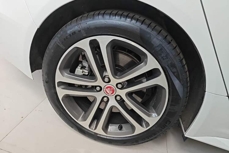 Used Jaguar XEL 2024 2.0T 250 PS R-DYNAMIC S Advanced Sport Edition Right Rear Wheel Hub