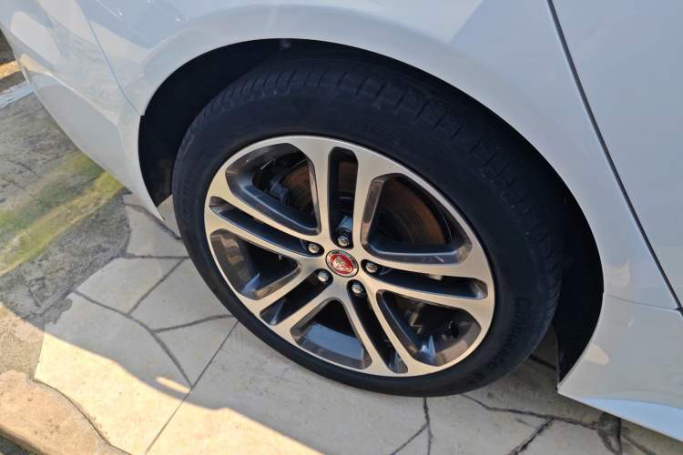 Used Jaguar XEL 2024 2.0T 250 PS R-DYNAMIC S Advanced Sport Edition Right Rear Wheel Hub