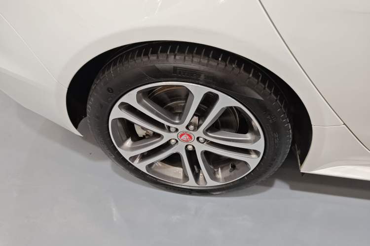Used Jaguar XEL 2024 2.0T 250 PS R-DYNAMIC S Advanced Sport Edition Right Rear Wheel Hub