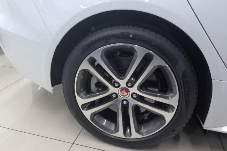 Used Jaguar XEL 2024 2.0T 250 PS R-DYNAMIC S Advanced Sport Edition Right Rear Wheel Hub