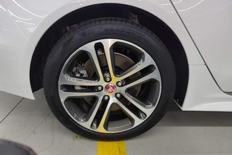 Used Jaguar XEL 2024 2.0T 250 PS R-DYNAMIC S Advanced Sport Edition Right Rear Wheel Hub