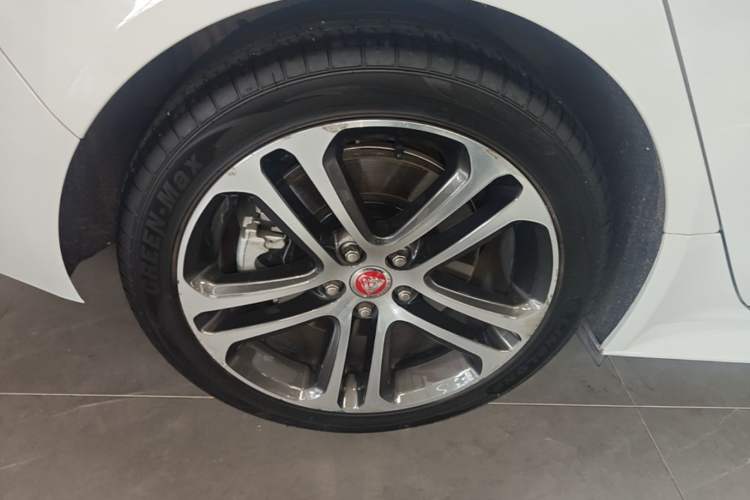 Used Jaguar XEL 2024 2.0T 250 PS R-DYNAMIC S Advanced Sport Edition Right Rear Wheel Hub
