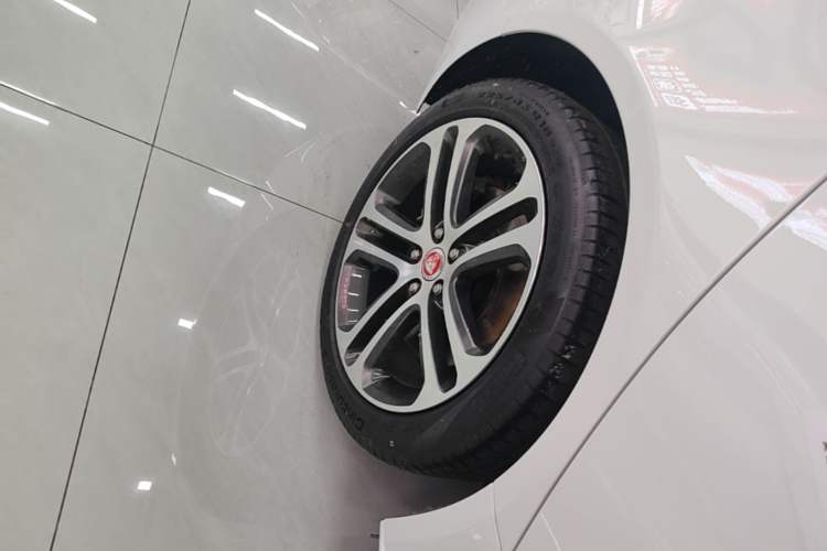 Used Jaguar XEL 2024 2.0T 250 PS R-DYNAMIC S Advanced Sport Edition Right Rear Wheel Hub