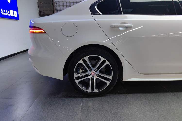 Used Jaguar XEL 2024 2.0T 250 PS R-DYNAMIC S Advanced Sport Edition Right Rear Wheel Hub