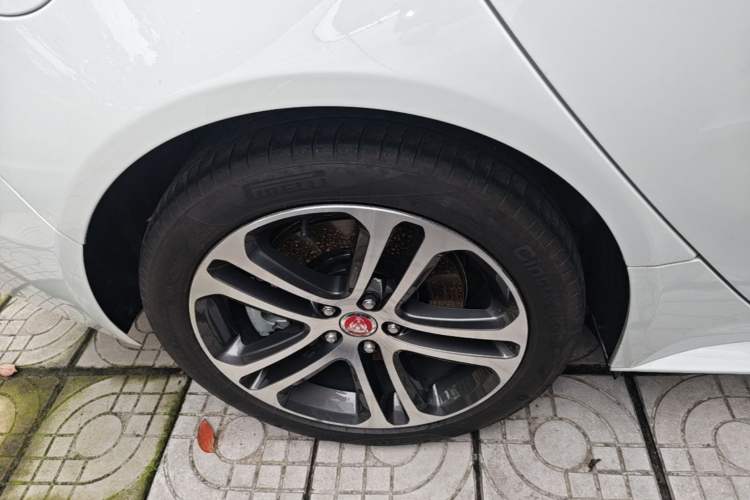 Used Jaguar XEL 2024 2.0T 250 PS R-DYNAMIC S Advanced Sport Edition Right Rear Wheel Hub