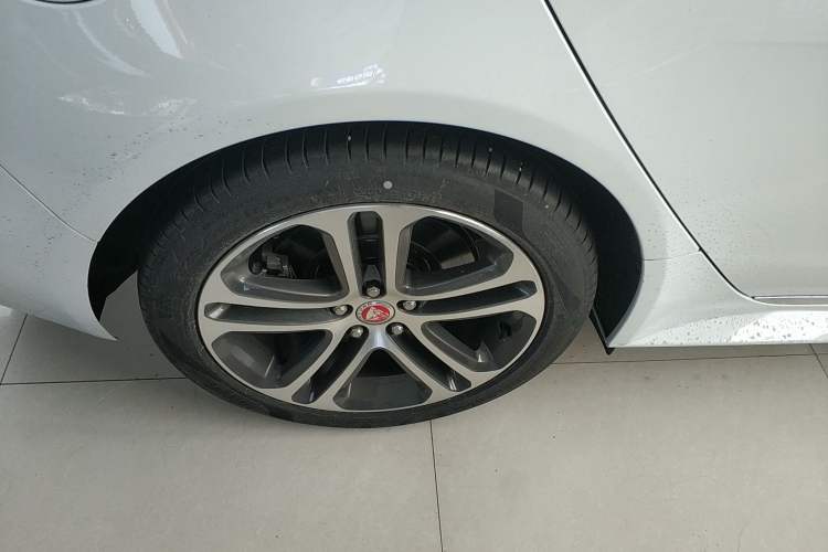 Used Jaguar XEL 2024 2.0T 250 PS R-DYNAMIC S Advanced Sport Edition Right Rear Wheel Hub
