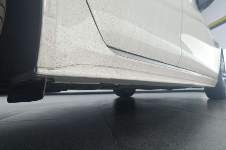 Used Jaguar XEL 2024 2.0T 250 PS R-DYNAMIC S Advanced Sport Edition Right Side Sill