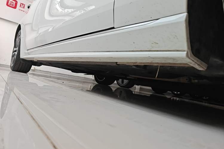 Used Jaguar XEL 2024 2.0T 250 PS R-DYNAMIC S Advanced Sport Edition Right Side Sill