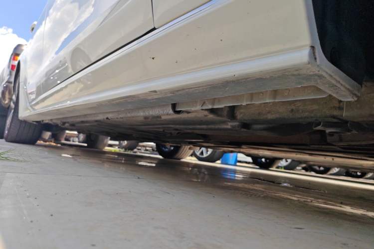 Used Jaguar XEL 2024 2.0T 250 PS R-DYNAMIC S Advanced Sport Edition Right Side Sill