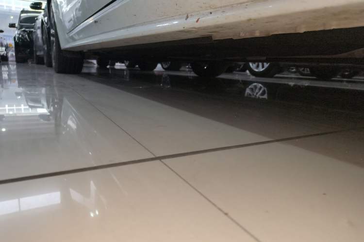 Used Jaguar XEL 2024 2.0T 250 PS R-DYNAMIC S Advanced Sport Edition Right Side Sill