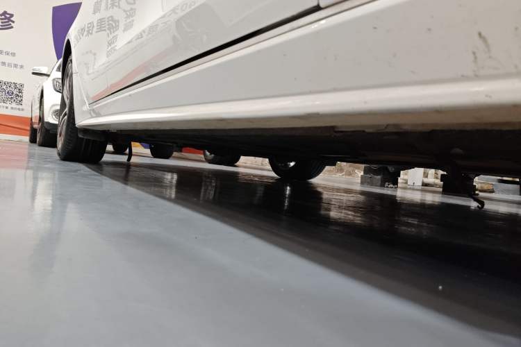 Used Jaguar XEL 2024 2.0T 250 PS R-DYNAMIC S Advanced Sport Edition Right Side Sill
