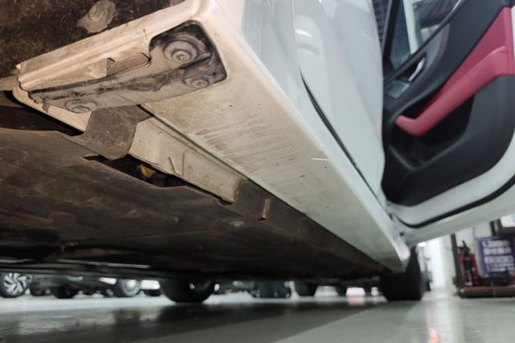 Used Jaguar XEL 2024 2.0T 250 PS R-DYNAMIC S Advanced Sport Edition Right Side Sill