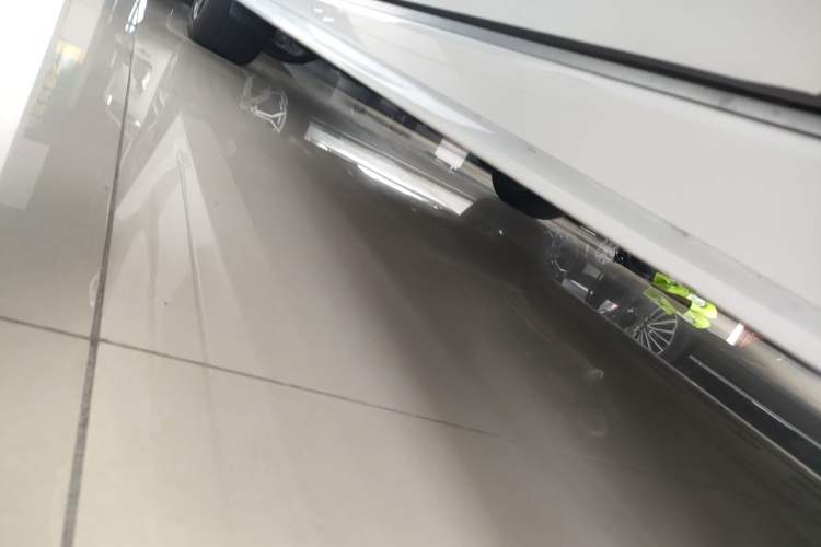 Used Jaguar XEL 2024 2.0T 250 PS R-DYNAMIC S Advanced Sport Edition Right Side Sill