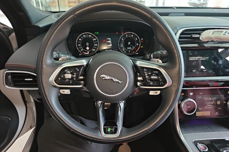 Used Jaguar XEL 2024 2.0T 250 PS R-DYNAMIC S Advanced Sport Edition Steering Wheel