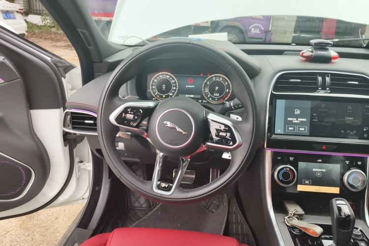 Used Jaguar XEL 2024 2.0T 250 PS R-DYNAMIC S Advanced Sport Edition Steering Wheel