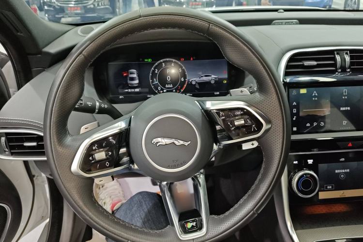 Used Jaguar XEL 2024 2.0T 250 PS R-DYNAMIC S Advanced Sport Edition Steering Wheel