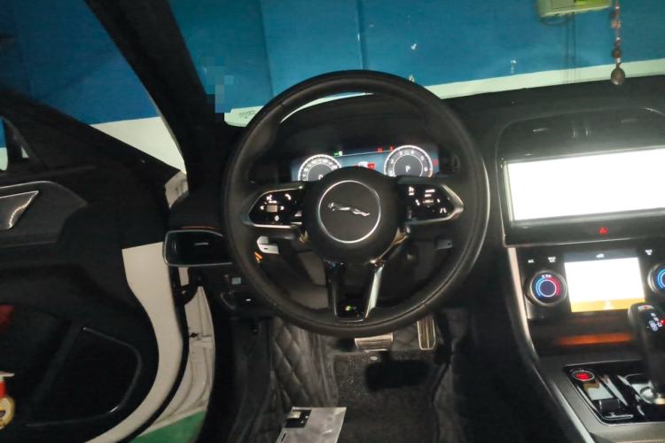 Used Jaguar XEL 2024 2.0T 250 PS R-DYNAMIC S Advanced Sport Edition Steering Wheel