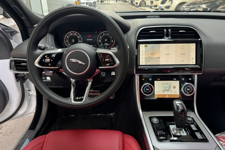 Used Jaguar XEL 2024 2.0T 250 PS R-DYNAMIC S Advanced Sport Edition Steering Wheel
