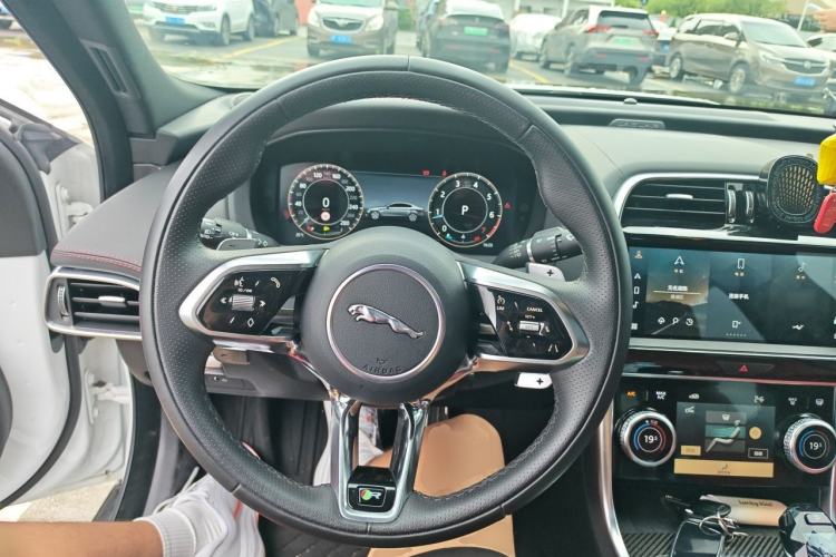 Used Jaguar XEL 2024 2.0T 250 PS R-DYNAMIC S Ebony Black Sport Edition Steering Wheel