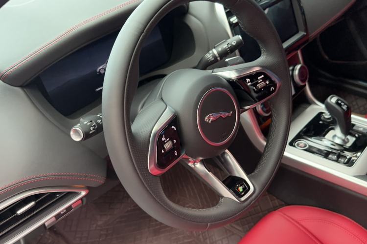 Used Jaguar XEL 2024 2.0T 250 PS R-DYNAMIC S Advanced Sport Edition Steering Wheel