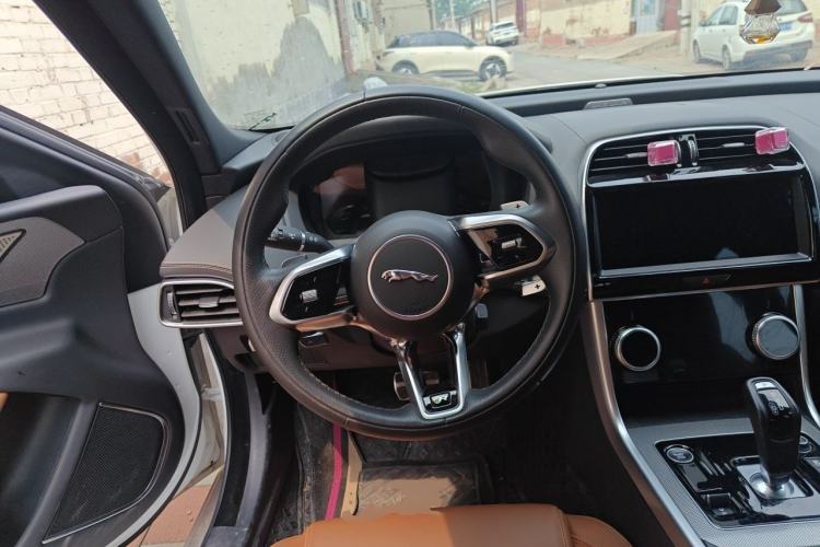 Used Jaguar XEL 2024 2.0T 250 PS R-DYNAMIC S Advanced Sport Edition Steering Wheel