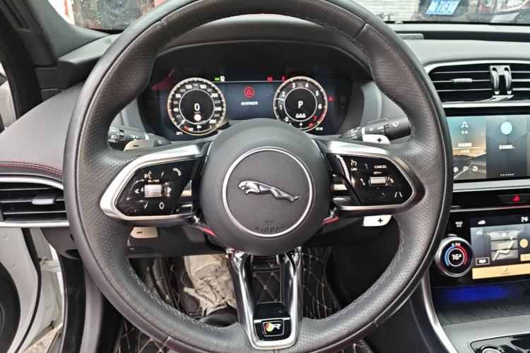 Used Jaguar XEL 2024 2.0T 250 PS R-DYNAMIC S Advanced Sport Edition Steering Wheel
