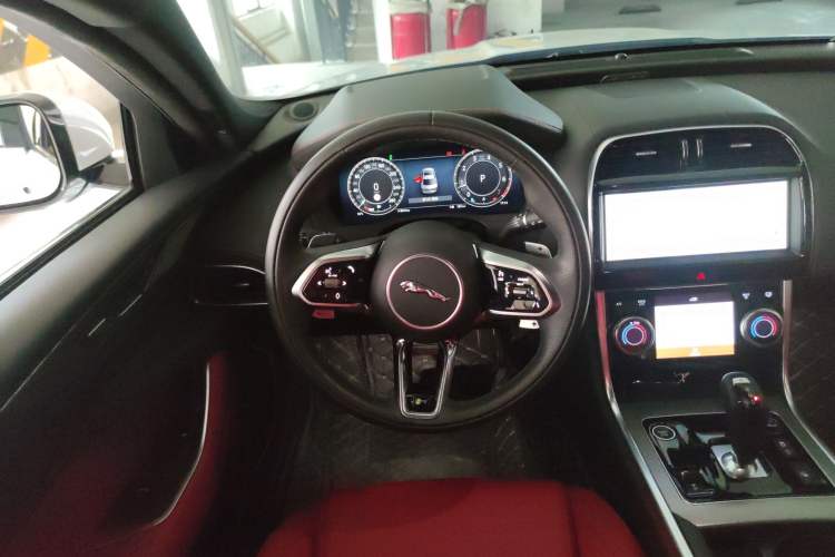 Used Jaguar XEL 2024 2.0T 250 PS R-DYNAMIC S Advanced Sport Edition Steering Wheel