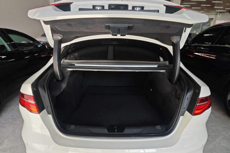 Used Jaguar XEL 2024 2.0T 250 PS R-DYNAMIC S Advanced Sport Edition Trunk