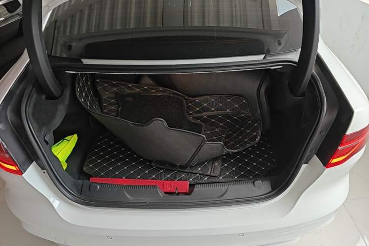Used Jaguar XEL 2024 2.0T 250 PS R-DYNAMIC S Advanced Sport Edition Trunk
