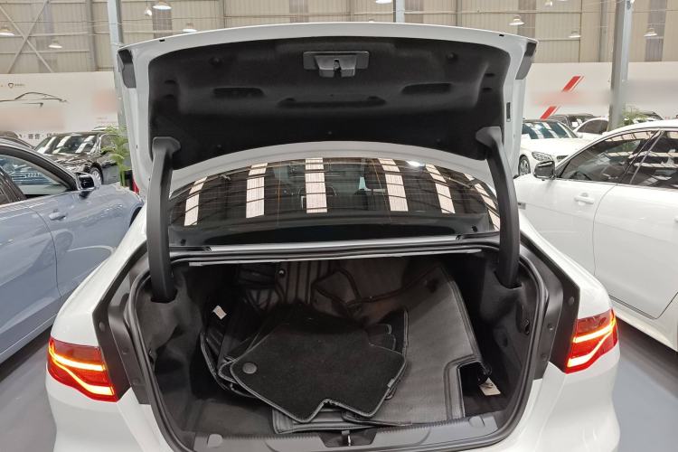 Used Jaguar XEL 2024 2.0T 250 PS R-DYNAMIC S Advanced Sport Edition Trunk