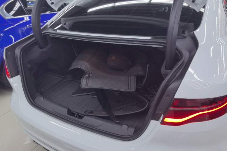 Used Jaguar XEL 2024 2.0T 250 PS R-DYNAMIC S Advanced Sport Edition Trunk