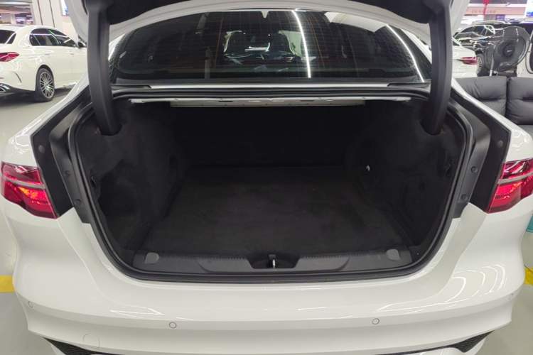 Used Jaguar XEL 2024 2.0T 250 PS R-DYNAMIC S Advanced Sport Edition Trunk