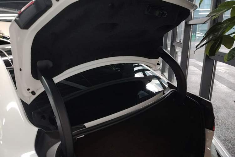 Used Jaguar XEL 2024 2.0T 250 PS R-DYNAMIC S Ebony Black Sport Edition Trunk