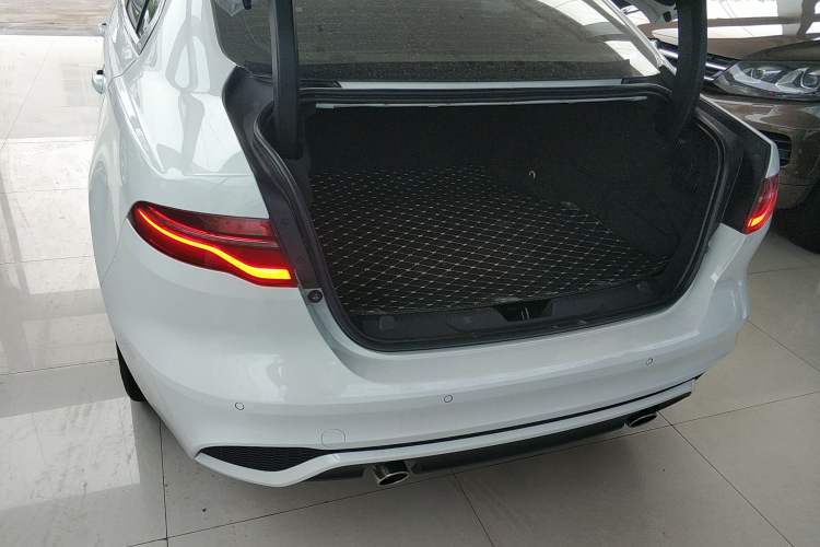Used Jaguar XEL 2024 2.0T 250 PS R-DYNAMIC S Advanced Sport Edition Trunk