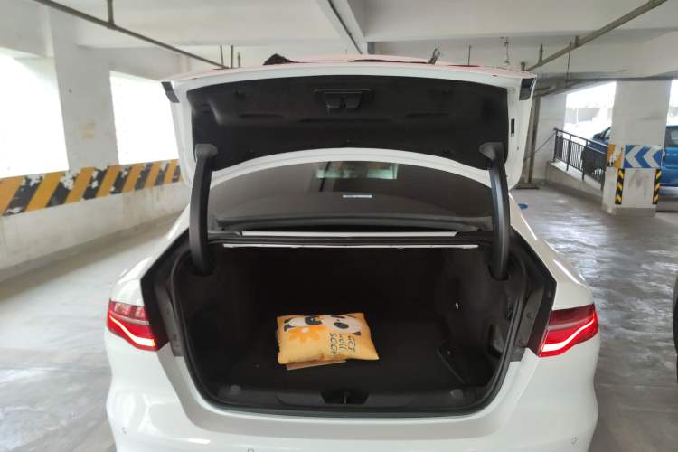 Used Jaguar XEL 2024 2.0T 250 PS R-DYNAMIC S Advanced Sport Edition Trunk