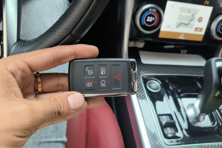 Used Jaguar XEL 2024 2.0T 250 PS R-DYNAMIC S Ebony Black Sport Edition Vehicle Key