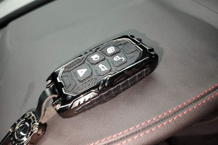 Used Jaguar XEL 2024 2.0T 250 PS R-DYNAMIC S Ebony Black Sport Edition Vehicle Key