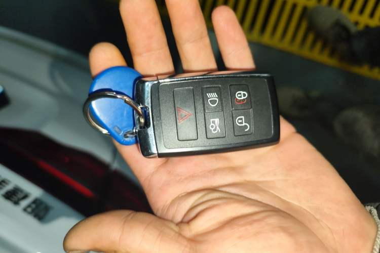 Used Jaguar XEL 2024 2.0T 250 PS R-DYNAMIC S Ebony Black Sport Edition Vehicle Key